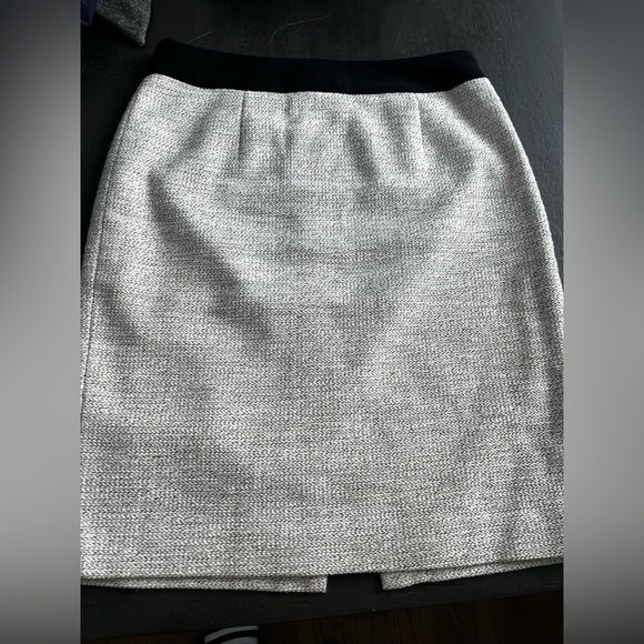 Banana Republic Pencil Skirt Black Trim Size 4 Lined 22” Back Slit - Picture 9 of 9